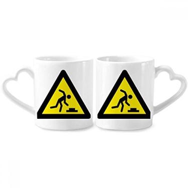 Imagem de Símbolo de aviso amarelo preto tropeço triângulo casal caneca porcelana conjunto de cerâmica copo amante coração alça