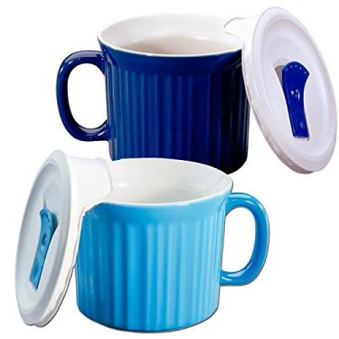 Imagem de O conjunto de canecas pop-ins de 520 ml da Corningware inclui 2 canecas com tampas de plástico ventilado (azul e mirtilo)