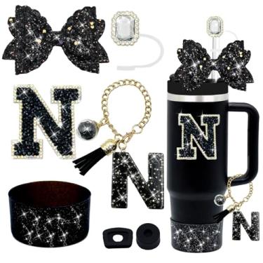 Imagem de Conjunto de acessórios de copo Stanley preto de 7 peças, decorações de iniciais para Stanley Cup 850.5 g 1,134 g, inclui cobertura de canudo de joia, tampa à prova de derramamento, pingente de alça