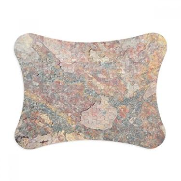 Imagem de Moldura de quebra-cabeça enferrujada com textura de ferro áspero enferrujado, enfeite de quebra-cabeça