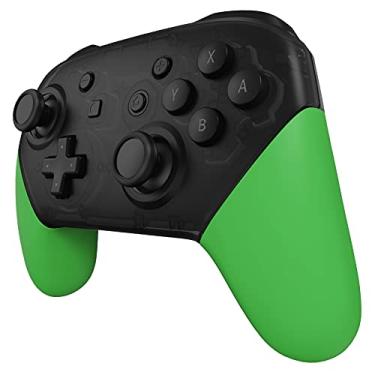 Imagem de eXtremeRate Cabo de substituição verde para controle Nintendo Switch Pro, capa de mão macia para controle Nintendo Switch Pro – Controle não incluído