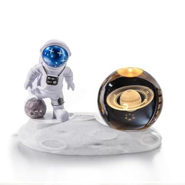 Imagem de Coyoohouse Luz noturna de bola de cristal de astronauta 3D, lâmpada noturna de bola de cristal esculpida interna 3D, bola de cristal brilhante com base de luz LED, luz que muda de cor e presente de