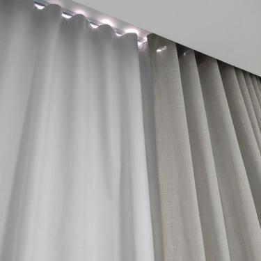 Imagem de Kit 2 Cortinas Voil Gaze De Linho+blackout 100% Trilho Suíço Duplo 9,0