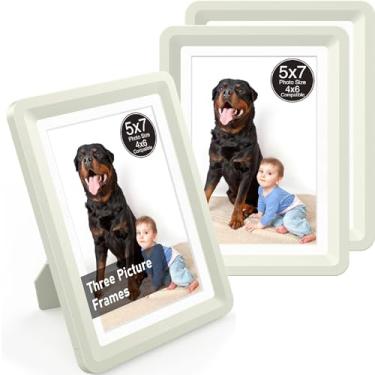 Imagem de vilkok Porta-retrato com tapete de 12 x 17 cm, instalação em 5 segundos sem ferramentas, molduras de design de segurança sem metal, molduras leves vêm em 8 cores para decoração de casa, casamento e