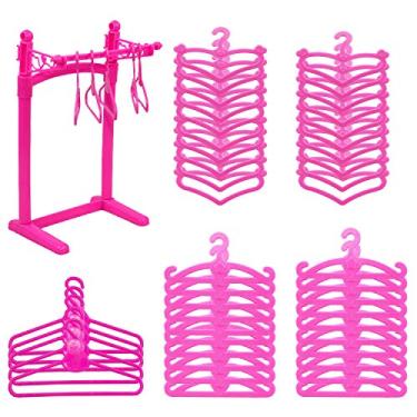 Imagem de HighFun Pacote com 60 cabides de roupas para móveis de boneca, 55 peças, de plástico rosa, para vestido de boneca Barbie, roupas, roupas, acessórios de roupa de boneca