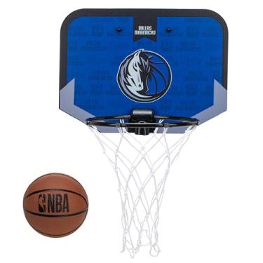 Imagem de Franklin Sports Mini cesta de basquete NBA Dallas Mavericks sobre a porta – Mini cesta de basquete infantil com basquete – Mini argola para fãs da NBA para quarto + escritório – Conjunto de mini