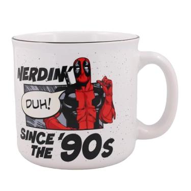 Imagem de Silver Buffalo Caneca de cerâmica Marvel Deadpool Nerdin Since the 90s Camper, 590 ml