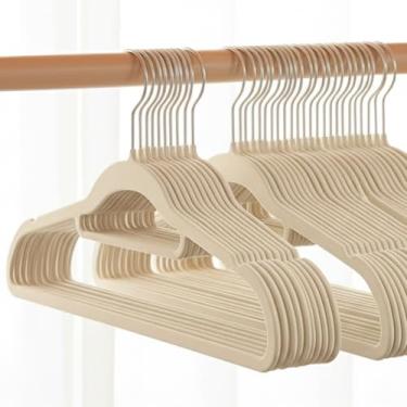 Imagem de Cabide de Veludo Slim Adulto Bege para Roupas, Kit com 50 Unidades, 42 cm x 22,5 cm, Ultrafino Antideslizante para Roupas Delicadas e Organização de Closet