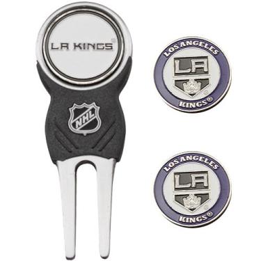 Imagem de Team Golf Pacote de ferramentas NHL Los Angeles Kings Divot com 3 marcadores de bola de golfe com 3 marcadores de bola de golfe, marcadores são magnéticos removíveis esmaltados dupla face