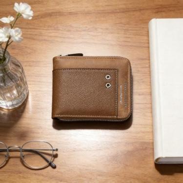 Imagem de Carteira masculina de negócios, marrom claro, horizontal, magnética, cor sólida, couro liso, design horizontal marrom claro com fecho magnético, cor sólida