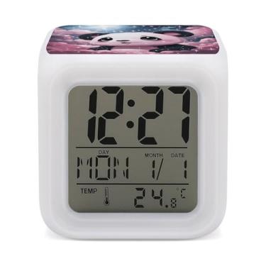 Imagem de RTFGHJS Despertador panda colorido despertador pequeno visor LED despertador digital relógio compacto relógio eletrônico para quartos cabeceira mesa prateleira tamanho único