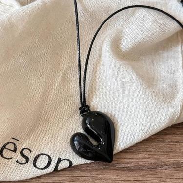 Imagem de Colar de coração preto para mulheres, pingente de coração grosso, colar de corrente de coração, joia para mulheres, presentes de amizade, presentes de Natal para ela, Medium, Latão, Sem Pedra Preciosa