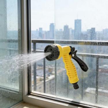 Imagem de Bocal de mangueira de jardim, pistola de água de alta pressão, 7 padrões de pulverização, pulverizador de mangueira de jardim ajustável para irrigação, limpeza e uso externo (amarelo)