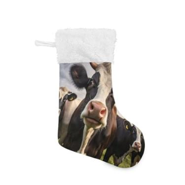 Imagem de ATTX Meias engraçadas de Natal de vaca, suportes de presente brancos de pelúcia para decorações de festas de fim de ano (17,7 polegadas, pacote com 2) #588