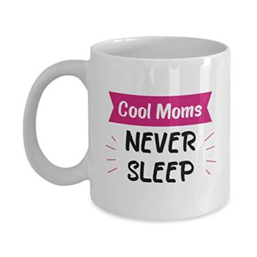Imagem de Caneca Cool Moms Never Sleep – Presentes para a mamãe fresca – Caneca de café de cacau quente divertido – ideia de presente de aniversário de Natal