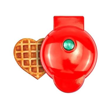 Imagem de Mini Máquina de Waffle Elétrica Retrô, Formato Coração, Vermelha, 350W, Antiaderente, 16x12x8cm, Base Metálica, 110V
