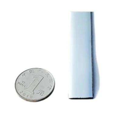 Imagem de Moldura De PVC Macio Cromado Prata Para Carroceria De Caminhões E Carr