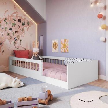 Imagem de Cama Infantil De Chão Montessoriana De Solteiro Para Menino E Menina Com Grade De Proteção Lateral Branco