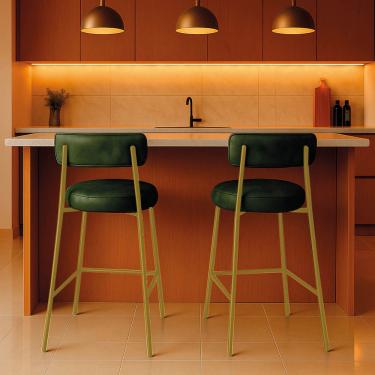 Imagem de Banqueta Cozinha Média com Encosto Industrial Dourado Kit 2 Londres PU Verde D03 - D'Rossi