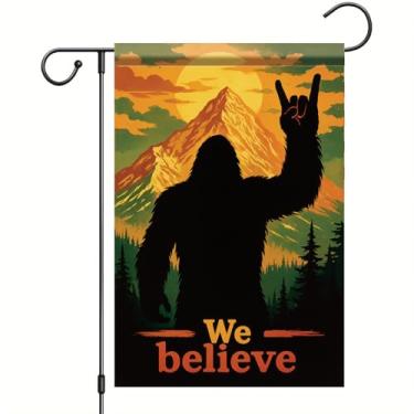 Imagem de Starlit Patio We Believe Bigfoot Bandeira de jardim montanha pôr do sol Sasquatch bandeira quintal 30,5 x 45,7 cm dupla face floresta trilha gramado decoração Cryptid Myth Legend placa engraçada