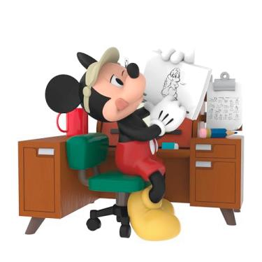 Imagem de Hallmark Keepsake Enfeite de Natal 2025, Mickey Mouse da Disney do esboço à tela, presentes para fãs da Disney