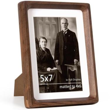 Imagem de Porta-retratos Dreamland Wooden 5x7 com tapete 4x6 em madeira de nogue