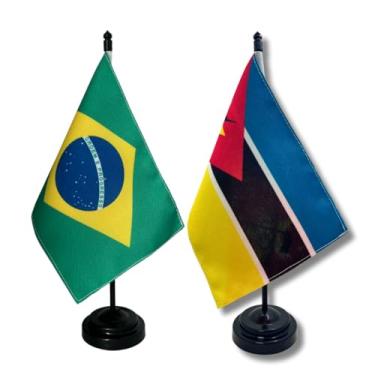 Imagem de Kit Bandeira de Mesa Brasil e Moçambique, Dupla Face, 19x13cm, Base Plástica Preta, Altura 26cm, Tecido Oxford, Decorativa para Escritório e Eventos