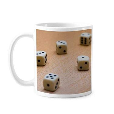 Imagem de Caneca de madeira com foto de dados de jogo de cerâmica cerâmica xícara de café e porcelana