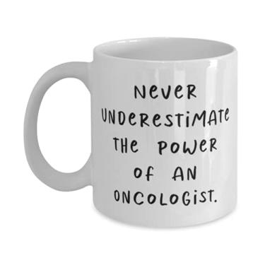 Imagem de Linda caneca oncologista de 325 ml de 425 g, nunca subestime o poder de um oncologista, épica para colegas de trabalho, formatura