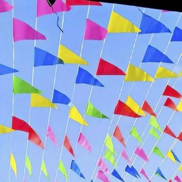 Imagem de Conjunto de 60 peças de bandeira triangular com 60 peças, banners de festa coloridos de 40 m para festivais ao ar livre, jardim, loja de casamento, decorações de rua, coloridas