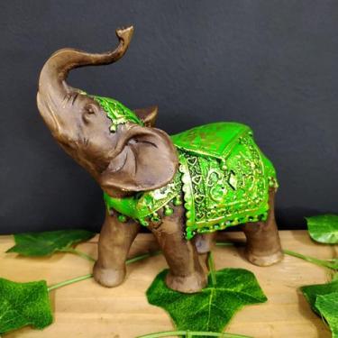 Imagem de Elefante envelhecido com manto triangulo verde 15cm - CASA FÉ