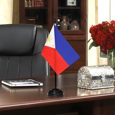 Imagem de Conjunto de bandeiras de mesa de luxo das Filipinas - Bandeira de mesa filipina miniatura de 15 x 10 cm com mastro sólido de 30 cm - Cor vívida e resistente ao desbotamento - Base preta e topo de
