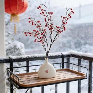Imagem de KYMY Ramo artificial de baga vermelha de 60 cm, haste sintética de baga de inverno para decorações de ano novo chinês vietnamita de 2026, palheta floral realista para vaso de mesa para decoração de
