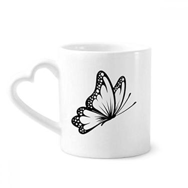 Imagem de Borboleta vintage simples em caneca preta café cerâmica copo de coração de vidro