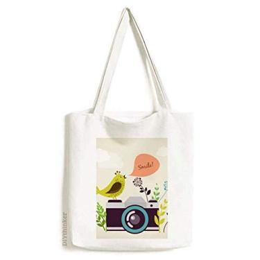 Imagem de Ilustração pássaro saudação na câmera, sacola de lona, bolsa de compras, bolsa casual