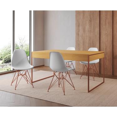 Imagem de Mesa Jantar Industrial Retangular Filadélfia Canela 137X90Cm Com 4 Cadeiras Brancas Eames Base Cobre