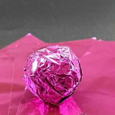 Imagem de Embalagens de barra de chocolate 100 peças 3,93 × 3,93 polegadas (10 × 10 cm) papel de embalagem de doces quadrados de grau alimentício folhas de embrulho multicoloridas DIY para presentes de férias