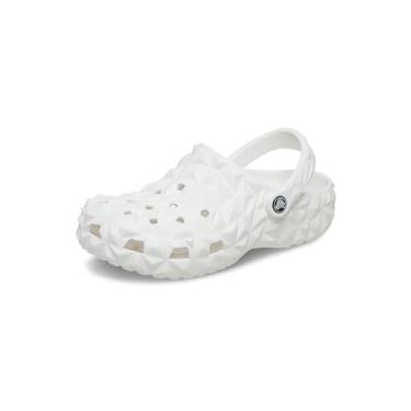 Imagem de Crocs® Tamanco clássico geométrico plataforma tamanco para homens e mulheres - Croslite™ superior e sola - estilo slip-on branco masculino 38, feminino 10 médio