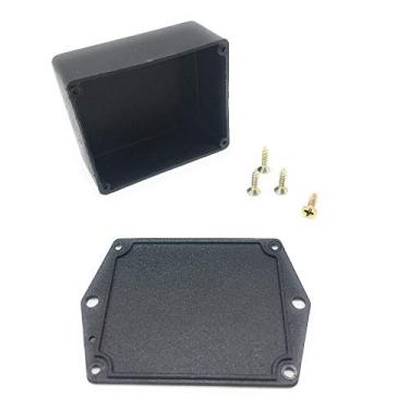 Imagem de Caixa plastica PB-060 com tampa e parafusos para montagem de projetos e botoeiras.