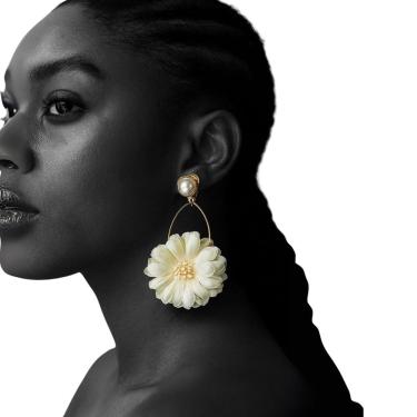 Imagem de Brinco de Pressão Flor Branca Grande Pérola Festa Feminino