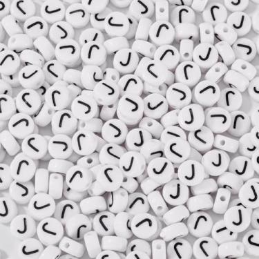 Imagem de Spritewelry 500 peças de contas de acrílico letras brancas jlphabet contas planas redondas letra J com orifício horizontal para artesanato DIY pulseira colar chaveiro cordão