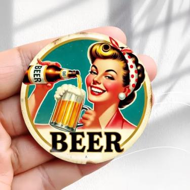 Imagem de Design de etiqueta de cerveja de ímã de geladeira vintage - adesivo redondo de geladeira de resina acrílica de 6 cm, presente de decoração retrô, tamanho perfeito para geladeira, armário ou qualquer