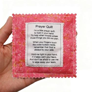 Imagem de Wisplume Mini colcha de oração com cruz interna bolso vintage escritura oração colcha quadrados simpatia presentes cristãos para mulheres pastor apreciação dia dos pais presentes graduados (rosa)