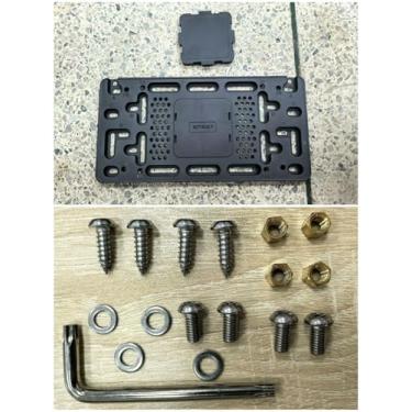 Imagem de RED WOLF Suporte de placa de carro com compartimento oculto AirTag, kit de montagem de moldura de etiqueta de carro dianteiro traseiro antifurto design universal para placas de licença EUA/CA (cinza)