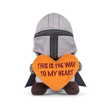 Imagem de STAR WARS Brinquedo de pelúcia Mandalorian para animais de estimação | Mandalorian to My Heart de 15 cm | Brinquedo de mastigar macio para cães | Bicho de pelúcia Mandalorian 15 cm