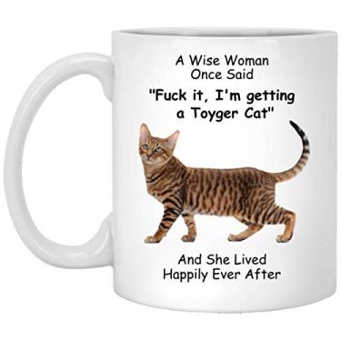 Imagem de Lovesout Funny Toyger Cat Yellow Brown Gifts for Women Mother's Day 2024 A Wise Woman Once Said Caneca de café com citações divertidas copos de cerâmica branco 325 ml