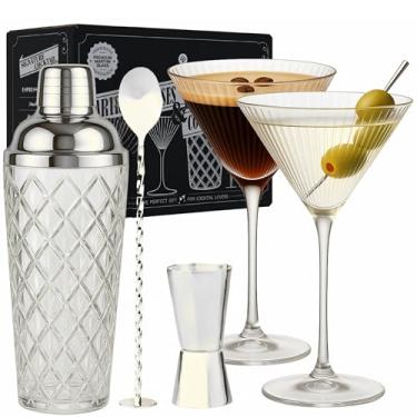 Imagem de Vemacity Conjunto de ferramentas de bar de luxo | Coqueteleira de vidro de 473 ml + 2 copos de martini com nervuras e acessórios prateados para coquetéis: colher, jigger | Kit de barman de mixologia