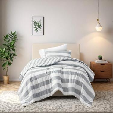Imagem de Regency Heights Conjunto de edredom solteiro listrado reversível, de microfibra macia com design de listras de dupla face, quente e aconchegante para todas as estações, edredom e edredom de 2 peças