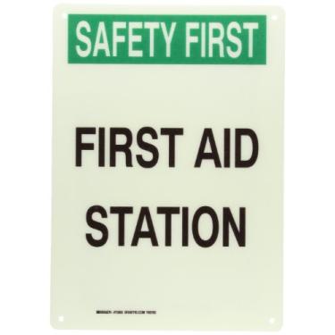 Imagem de Brady 75963 25,4 cm de largura x 35,5 cm de altura, fibra de vidro premium B-120, sinal de primeiros socorros verde e preto sobre branco, cabeçalho "Safety First", Legend "First Aid Station"