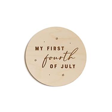 Imagem de The Cotton & Canvas Co. Cartão de madeira My First Fourth of July Marco, primeiro ano do bebê, primeiro feriado do bebê, chá de bebê, recém-nascido, adereço para sessão de fotos